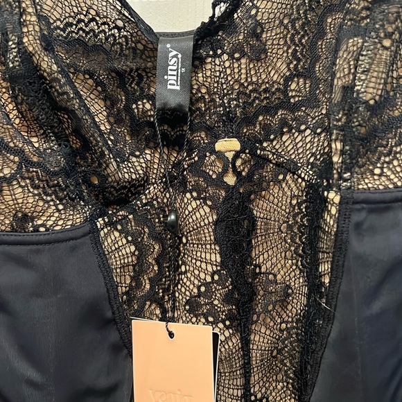 Pinsy - Sculpting Lace Shapewear Bodysuit - Picture 9 of 9